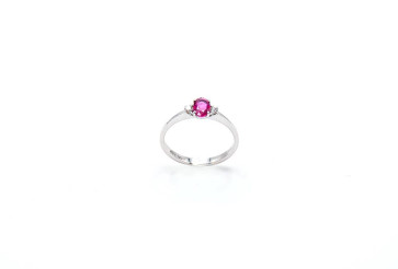 Anillos Anillo rubí y dos diamantes